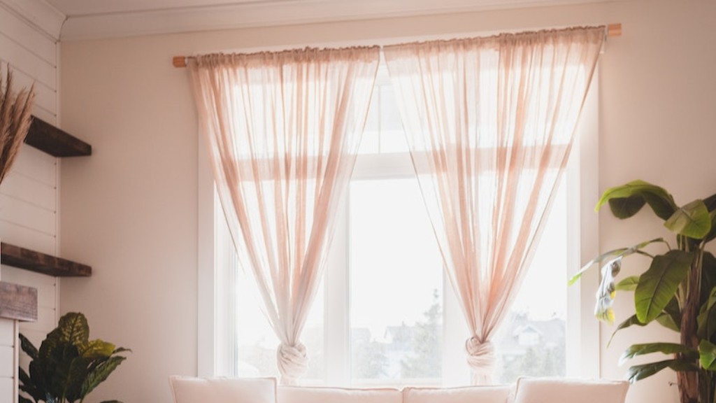 How to clean curtains with vacuum cleaner?